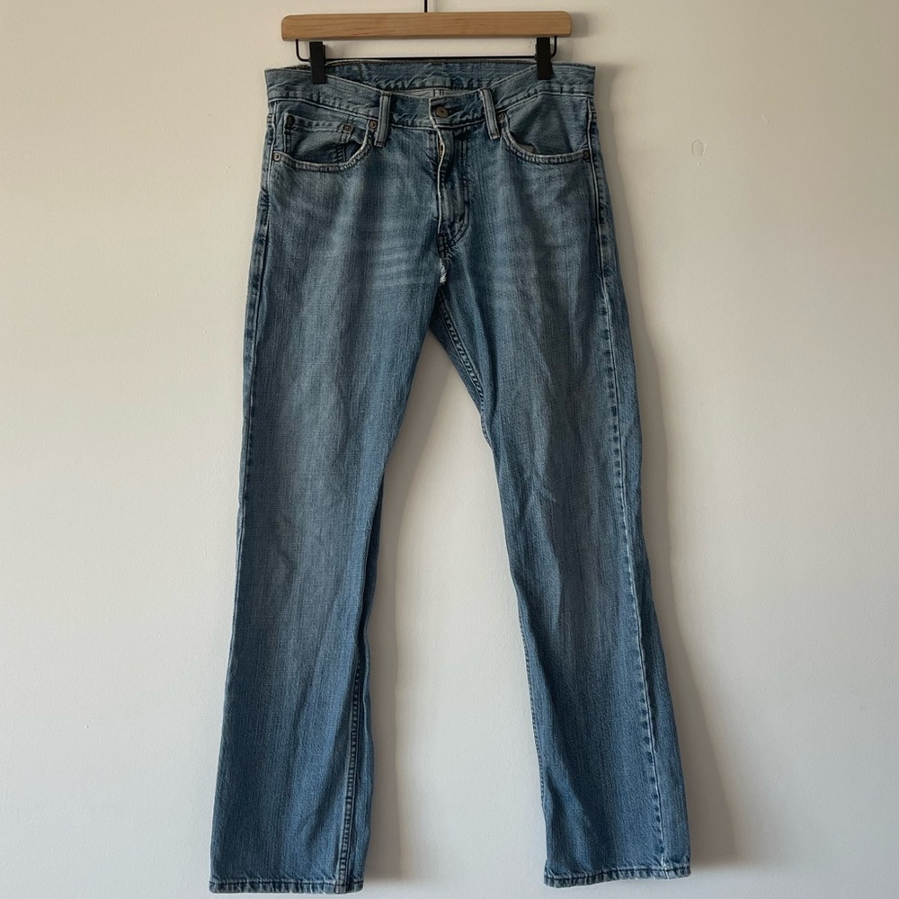 Levi’s 514 denim jeans. Size 32 x 32. FLAW